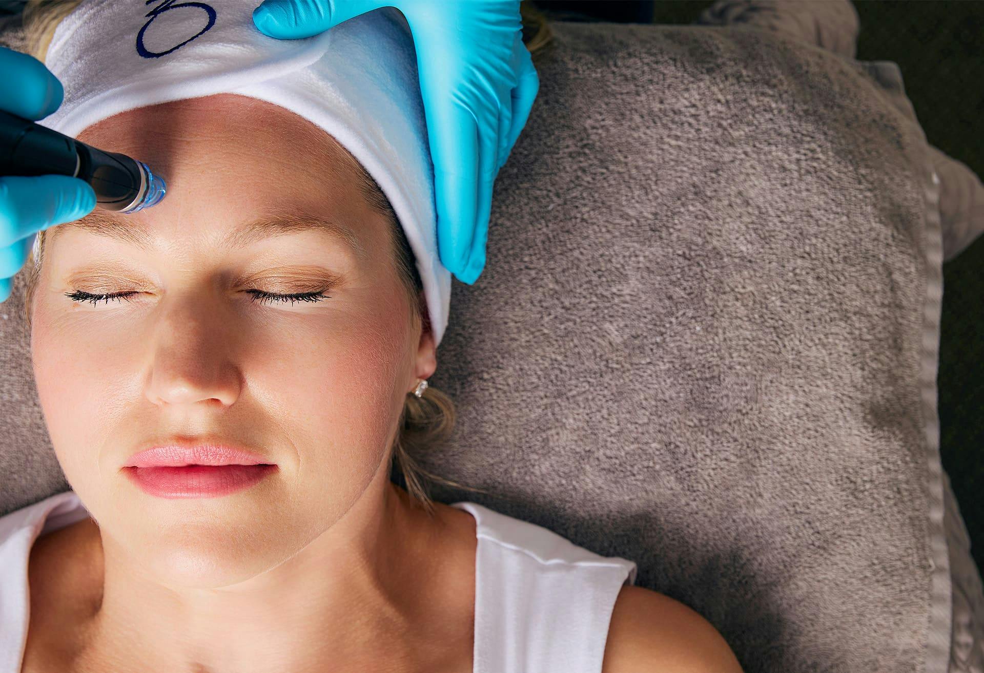 woman getting hydrafacial
