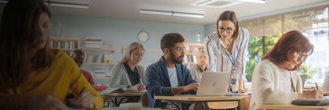 Formazione continua. Upskilling e reskilling come leve di crescita di business e di carriera Formazione continua. Upskilling e reskilling come leve di crescita di business e di carriera