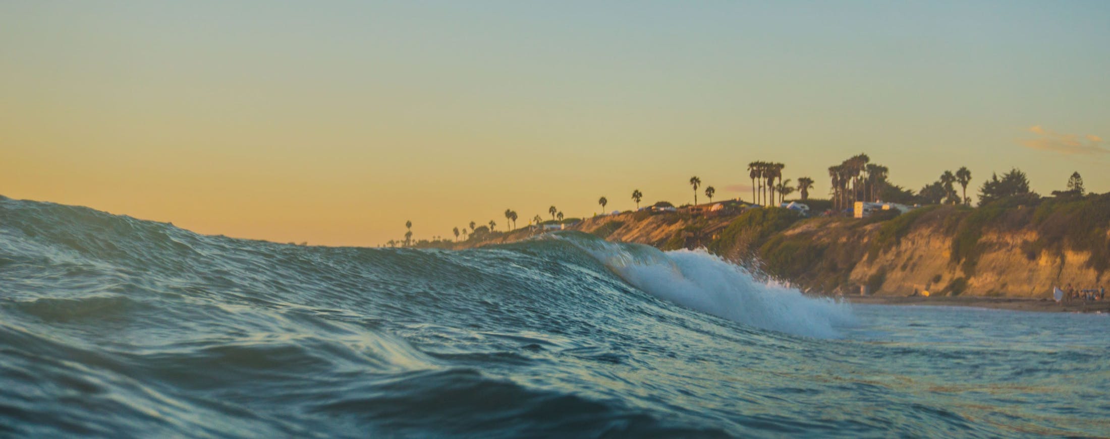 wave approaching shoreline
