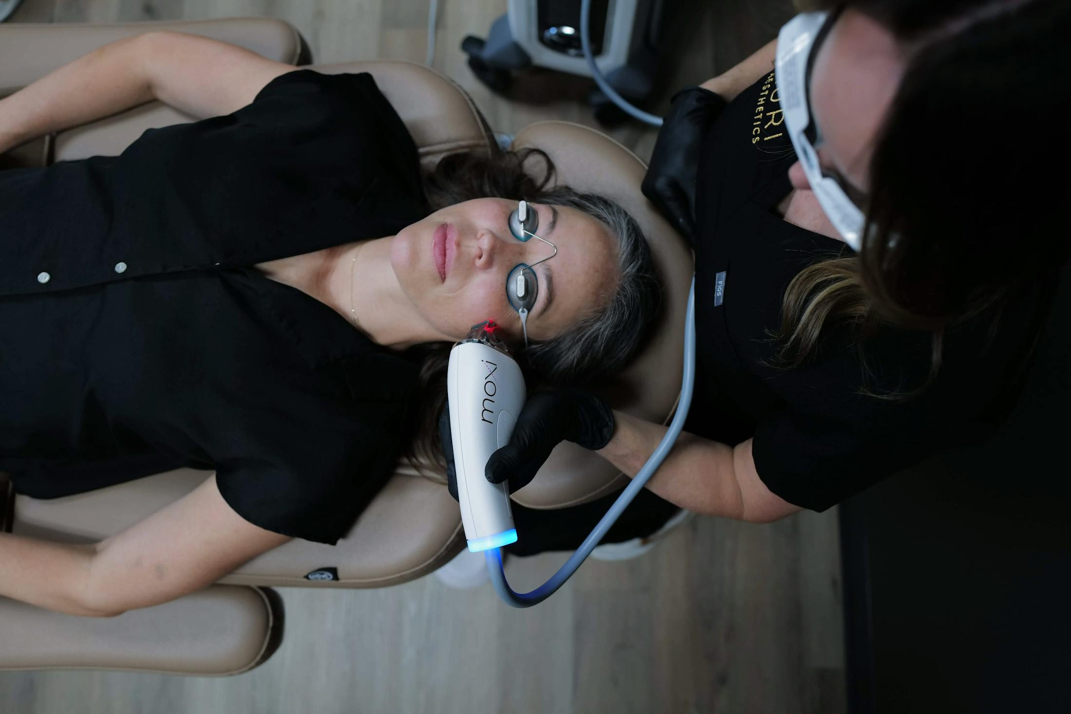 Woman receiving a MOXI laser treatment