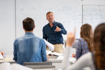 Lecturer infront of a class
