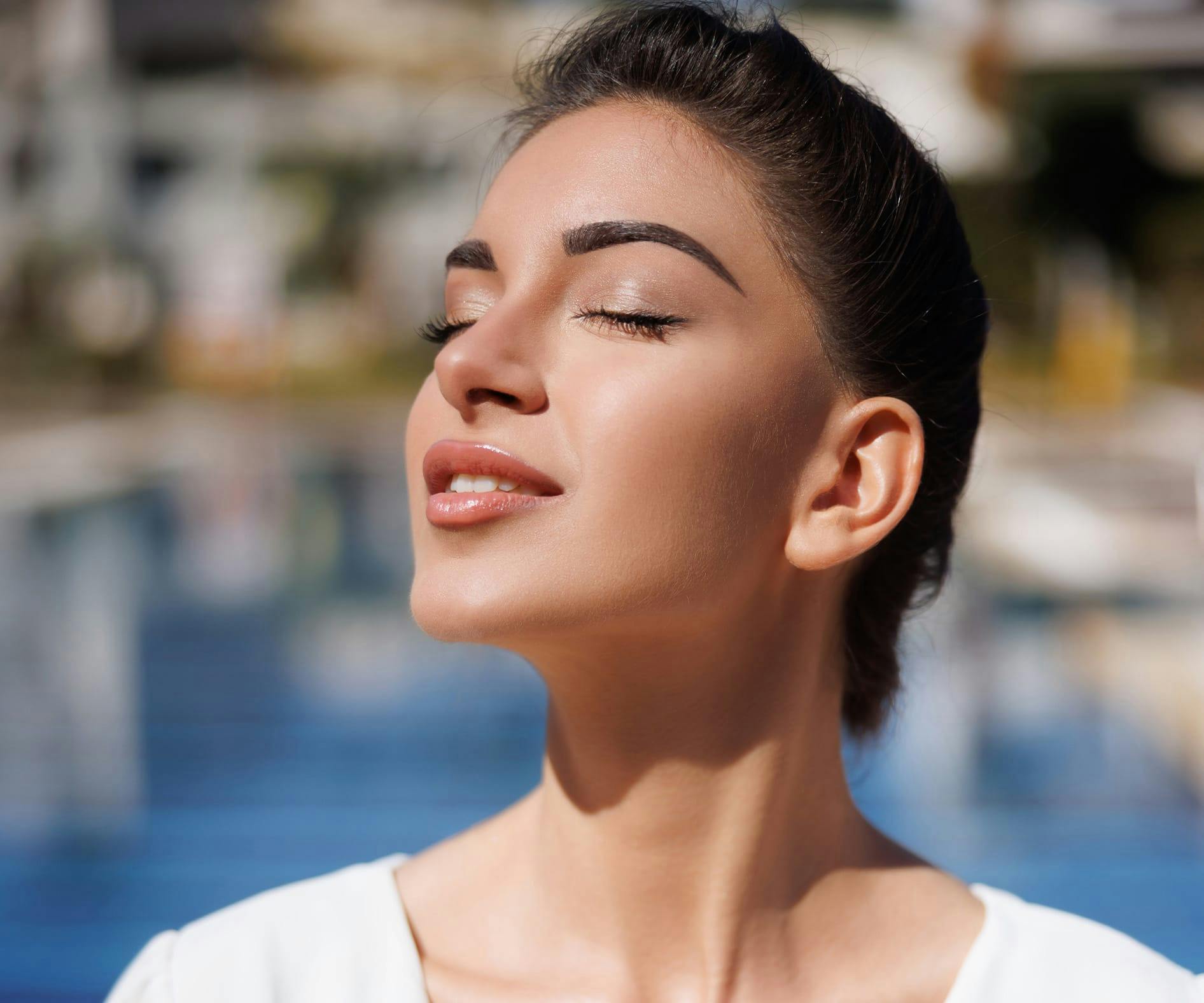 woman with her eyes closed looking up