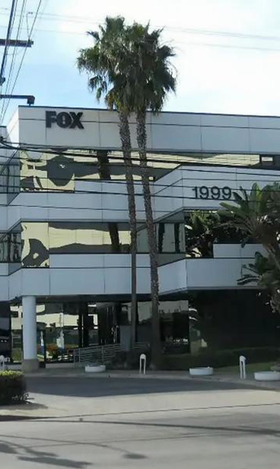 Traffic light and building