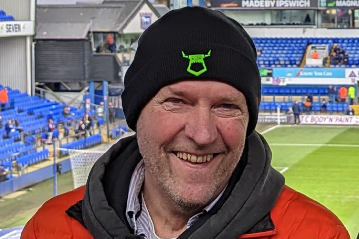 Minute's applause for Phil Doble