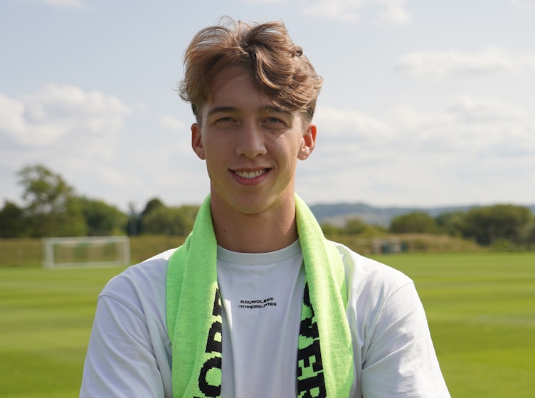 Harry Whitwell signs