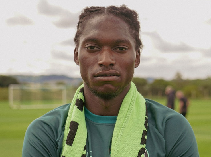 Jili Buyabu signs