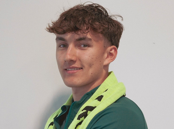 Aidan Dausch signs
