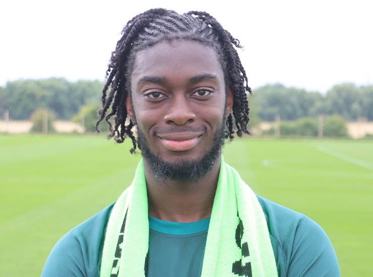 Abraham Kanu signs