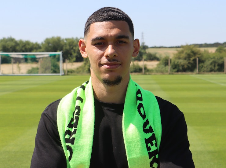 Kairo Mitchell signs