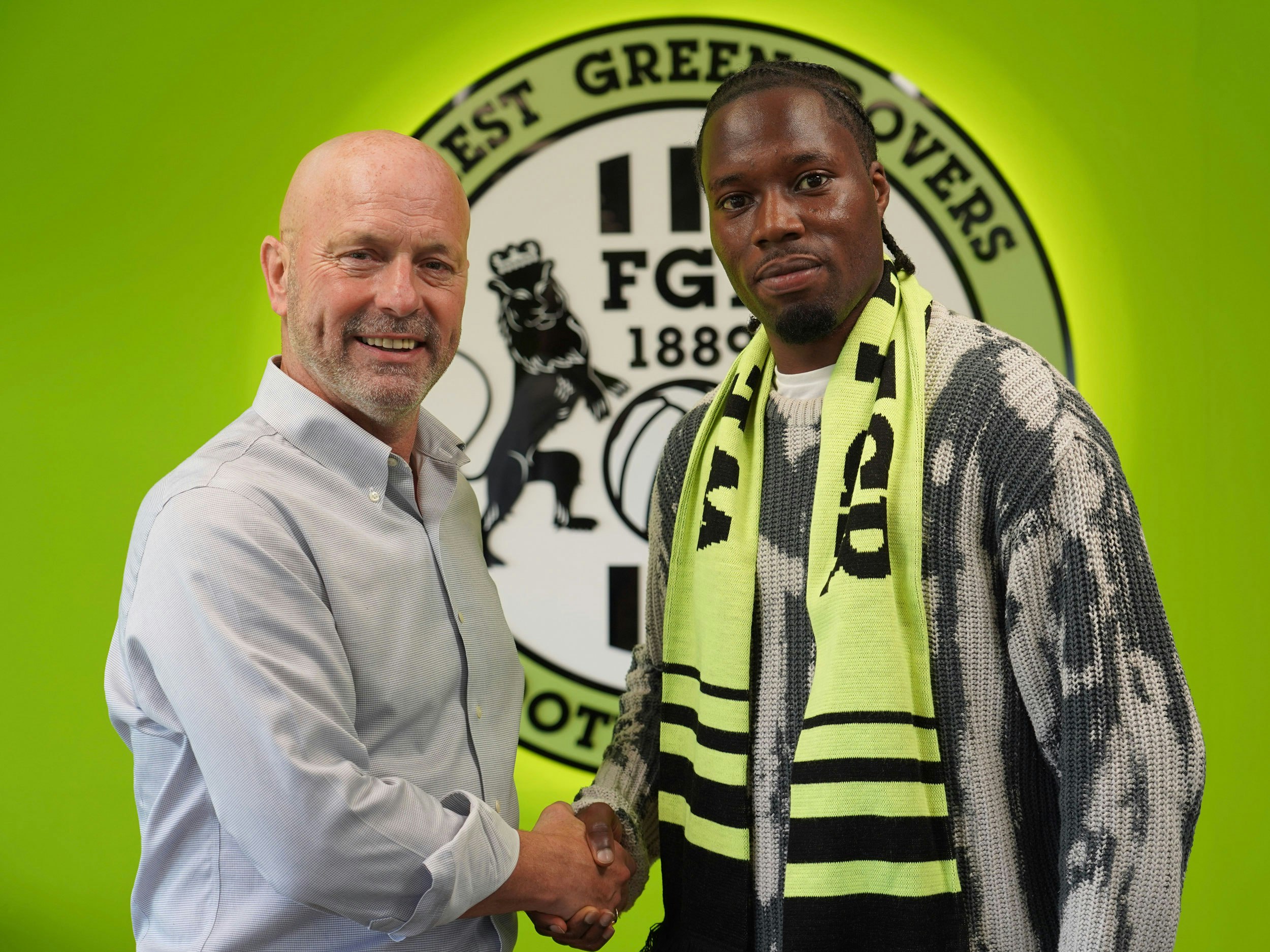Forward Yahaya Bamba meets Director of Football Mark Bowen