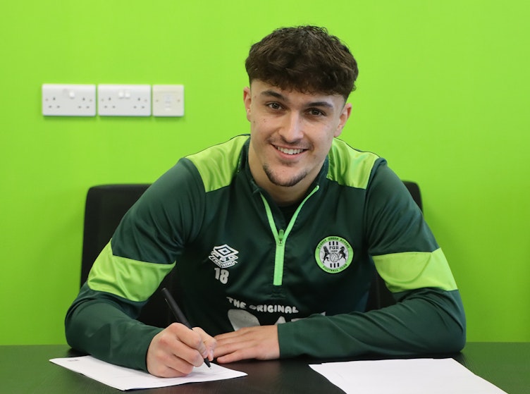 Jose Marquez signs first professional contract