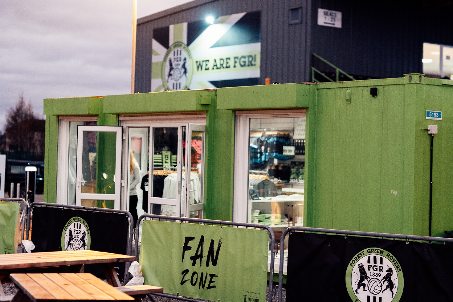 Reception & phone line opening hours