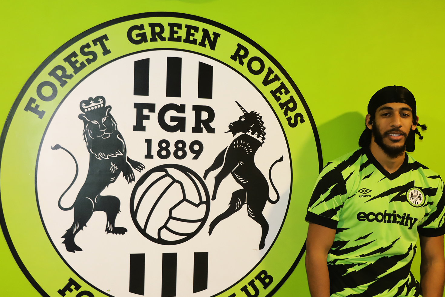 Thompson joins on loan from Blackpool!