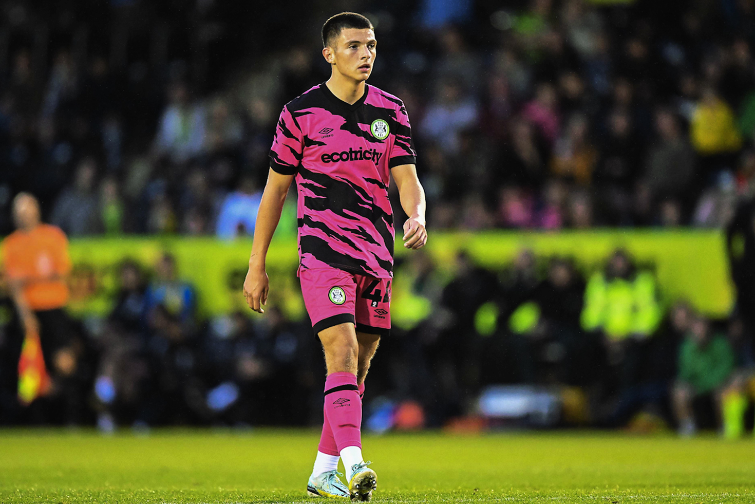 Bennett joins Didcot Town on loan