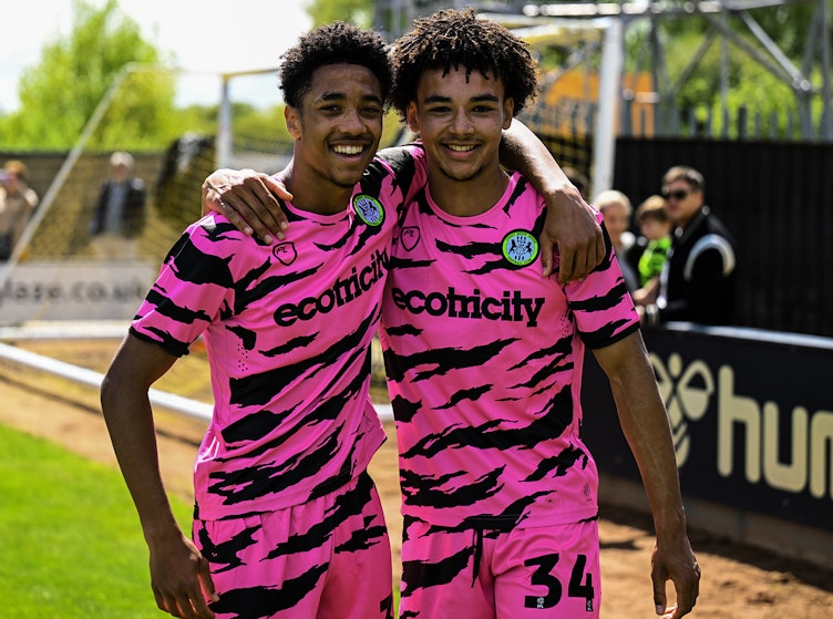 McKenzie and Sanniola on professional debuts