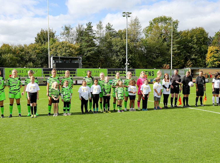 Hennessy steps down as Head of Women's Football