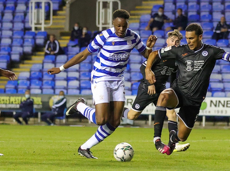 Clarke signs on loan from Reading