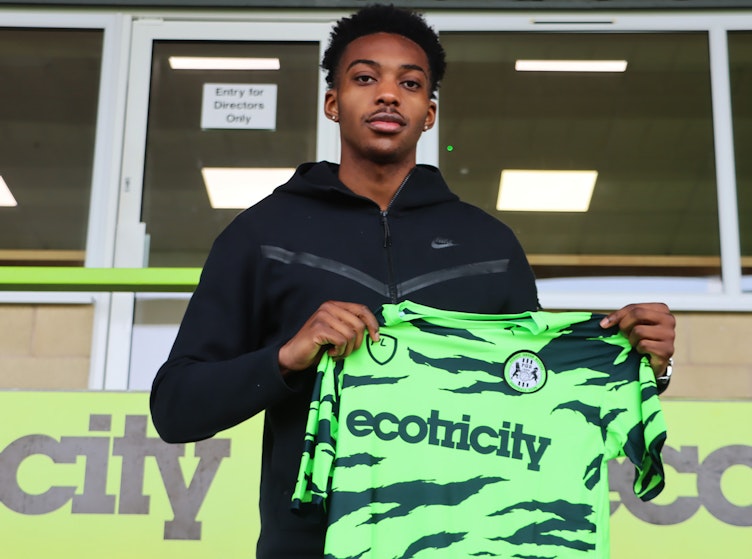 Omotoye joins Rovers