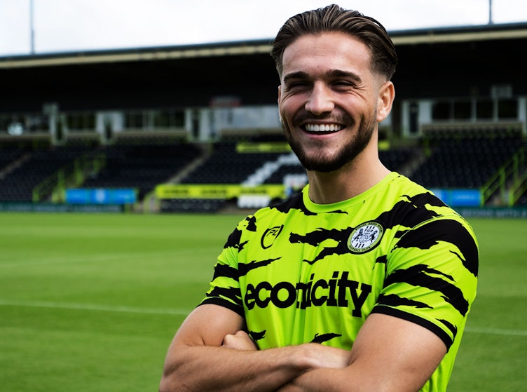 Free agent O'Brien joins FGR