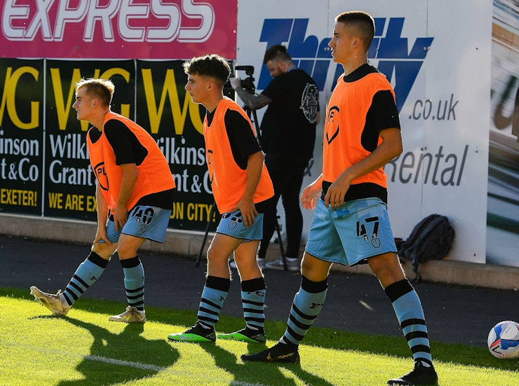 Hallett earns professional deal