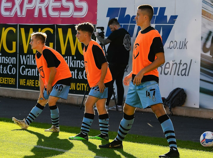 Hallett earns professional deal