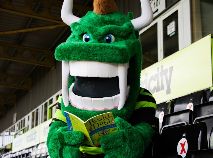 FGR Community distribute 380 free books to primary schools