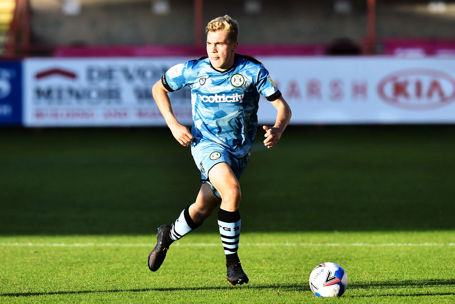 Evans makes loan switch to Crusaders