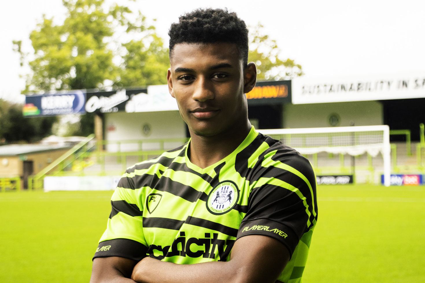 Wing-back Richardson joins on loan