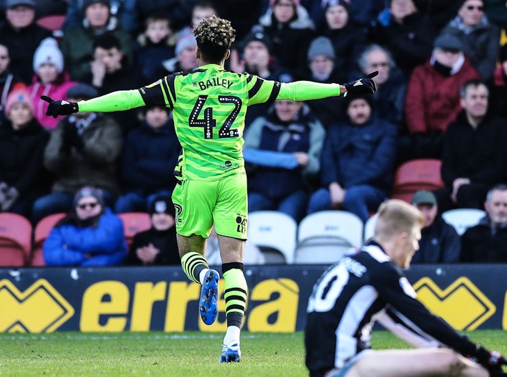 Bailey re-joins on loan