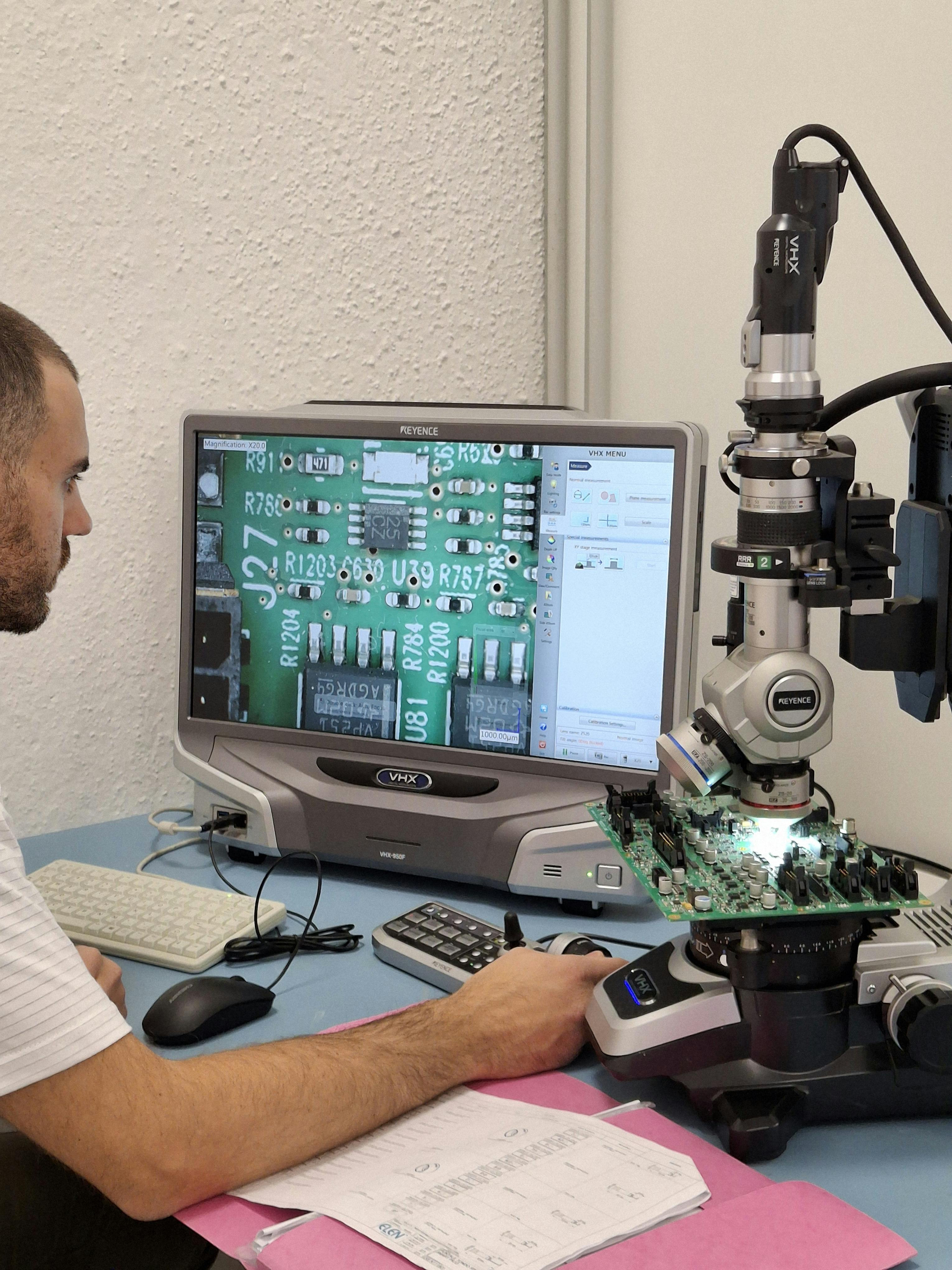 operatore Microscopio