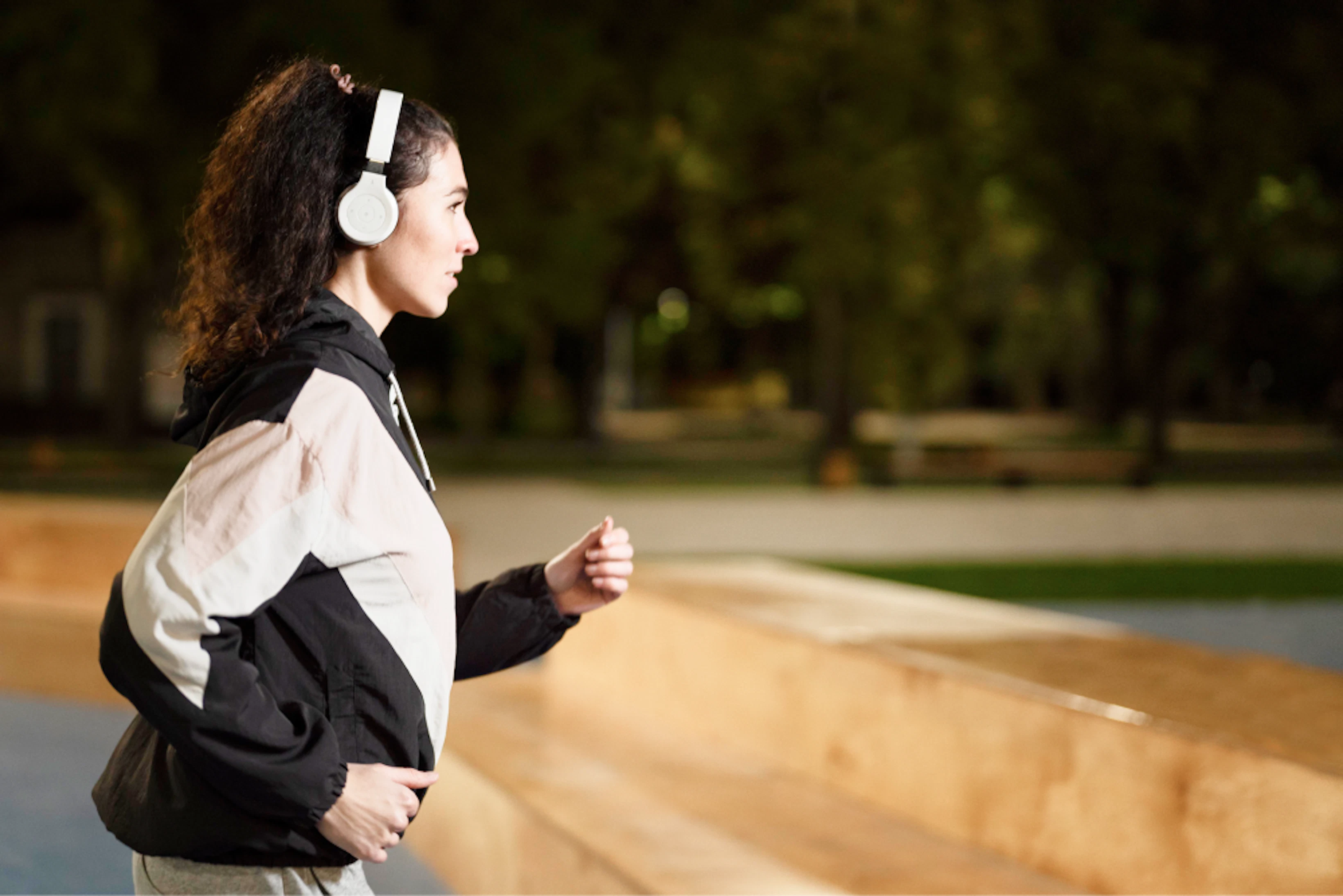 medium shot woman running night 1