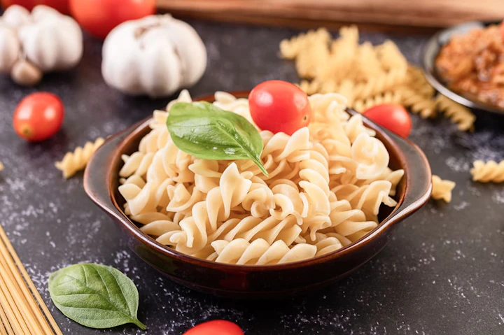 macaroni sauteed with tomatoes basil gray plate 1