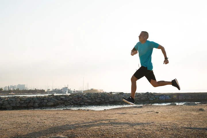 fast runner training alone beach 1