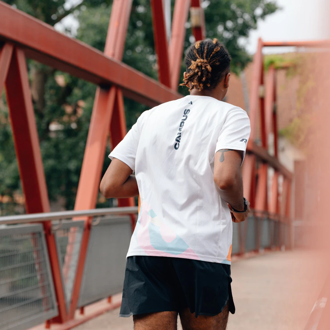 coureur campus de dos