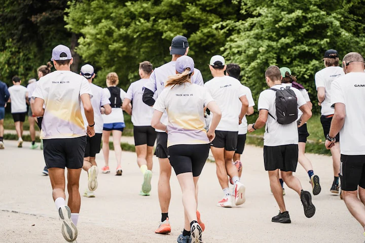 coureurs de dos qui courent en endurance fondamentale