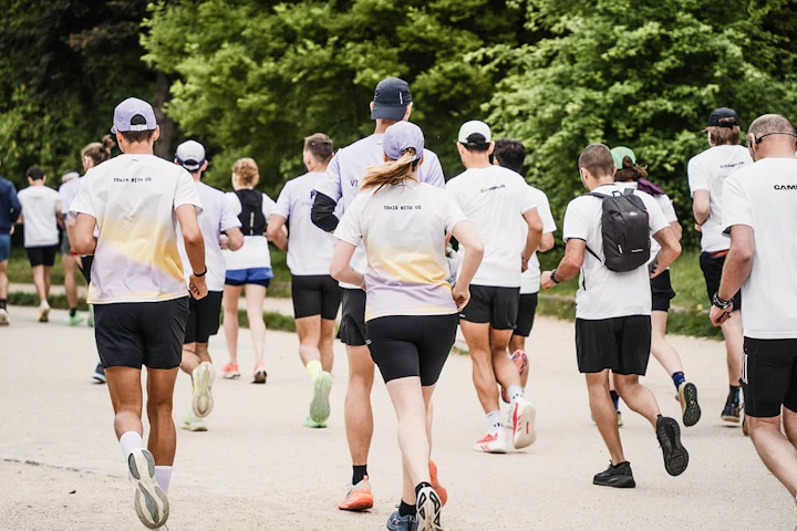 coureurs de dos qui courent en endurance fondamentale