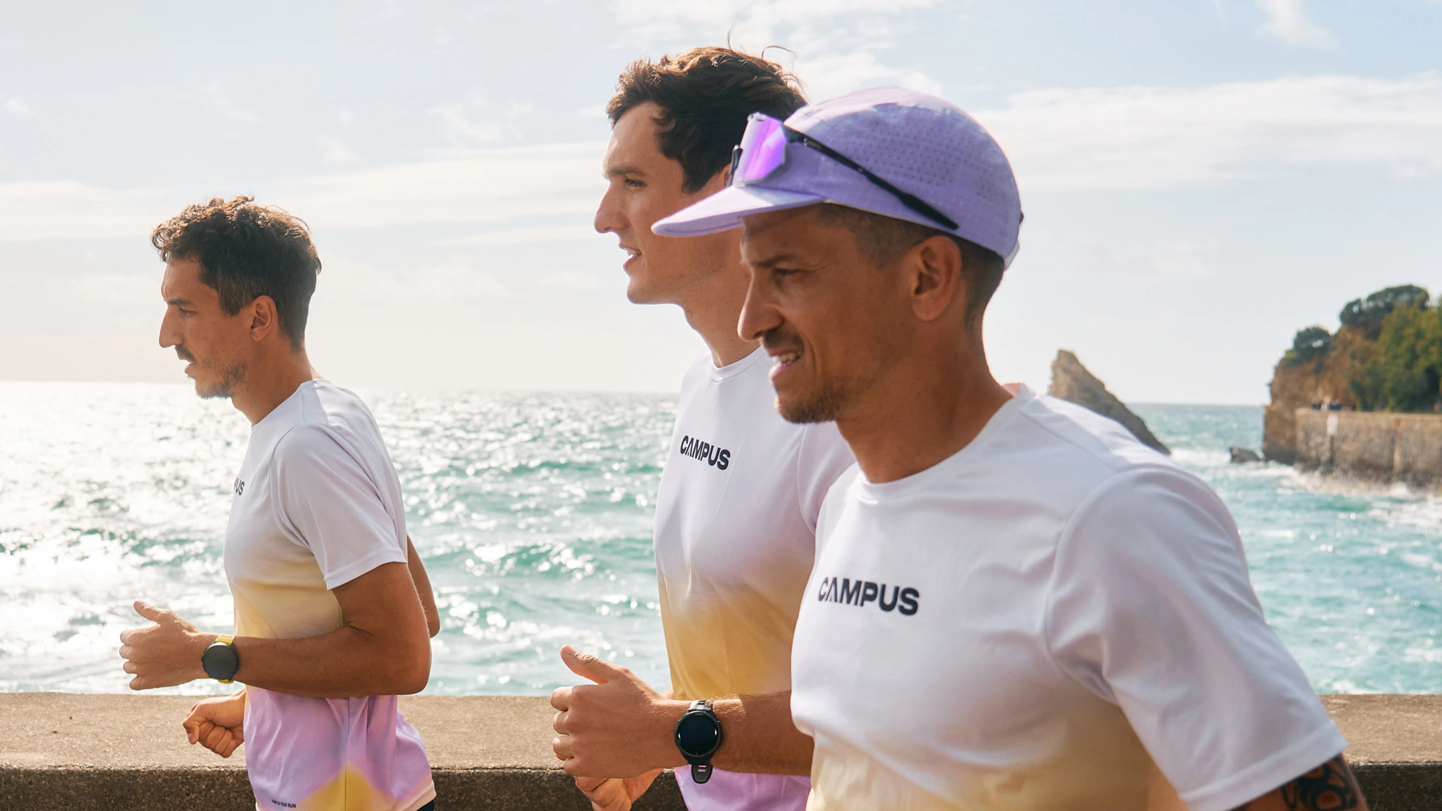 Coachs running et trail Campus Coach avec océan en fond