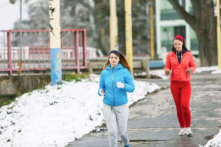 femmes courent froid