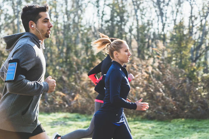 trois coureurs profil