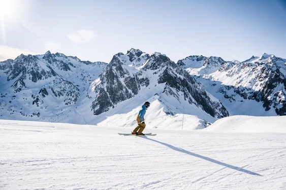 Grand Tourmalet – Barèges skieur sur les piste de Grand Tourmalet – Barèges