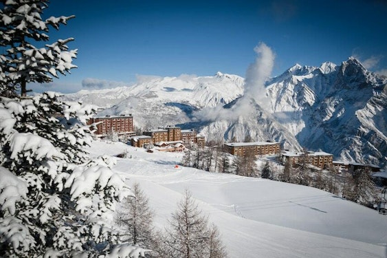 Les Karellis ski resort – ski slopes and ski lifts