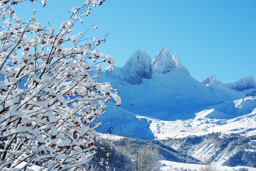 Panorama sur les Aiguilles d Arves depuis les pistes d Albiez-Montrond en Savoie