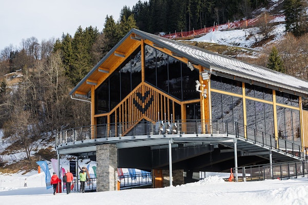 Caron 3200 rooftop in winter at Val Thorens — unique altitude experience