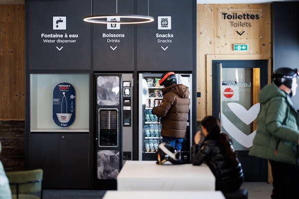 Interior of Caron 3200 restaurant at Val Thorens — altitude gastronomy