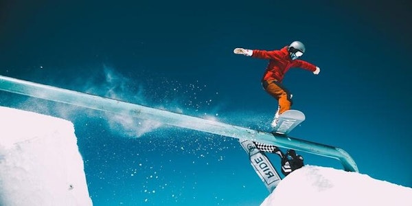 Skier on snowy slopes of Les 2 Alpes Isere — Passe Montagne partner resort