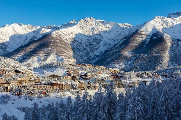 Auron, pistes — Alpes-Maritimes Pistes enneigees de la station d Auron dans les Alpes-Maritimes, partenaire Passe Montagne