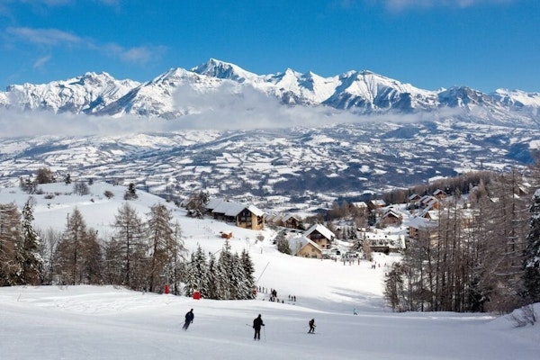 Laye ski resort in the Champsaur 3 Gliss area, Hautes-Alpes — Passe Montagne partner
