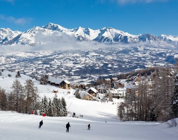 Laye — Champsaur 3 Gliss Station de ski de Laye dans le domaine Champsaur 3 Gliss dans les Hautes-Alpes, partenaire Passe Montagne