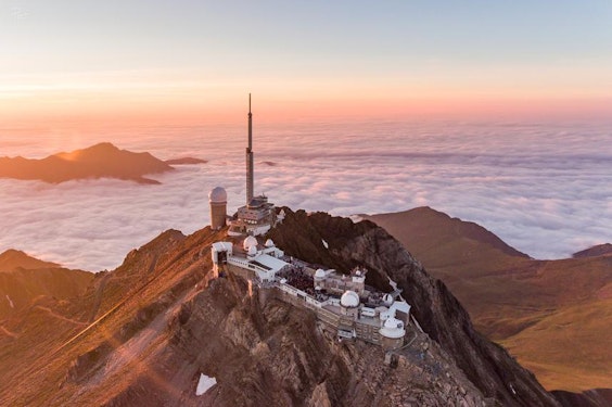 Aerial view Pic du Midi observatory — Hautes-Pyrenees Aerial view of the Pic du Midi de Bigorre observatory at sunset above the clouds — Hautes-Pyrenees