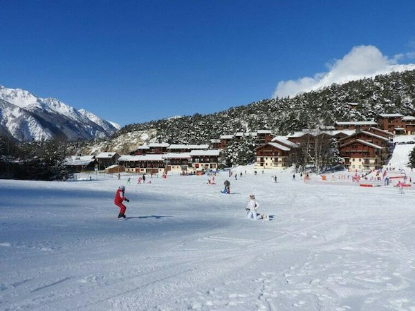 Snow front at La Norma with its chalets at the foot of the runs, Savoie